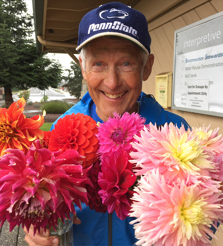 Lee Bowen teaching about dahlias at "Work to Learn" Party. Photo by Renne Emiko Brock